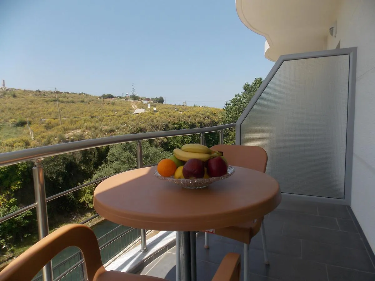 Hotel Irini Sarandë 3*,