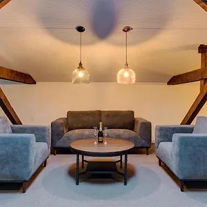  Aparthotel Upstairs Boutique Romania